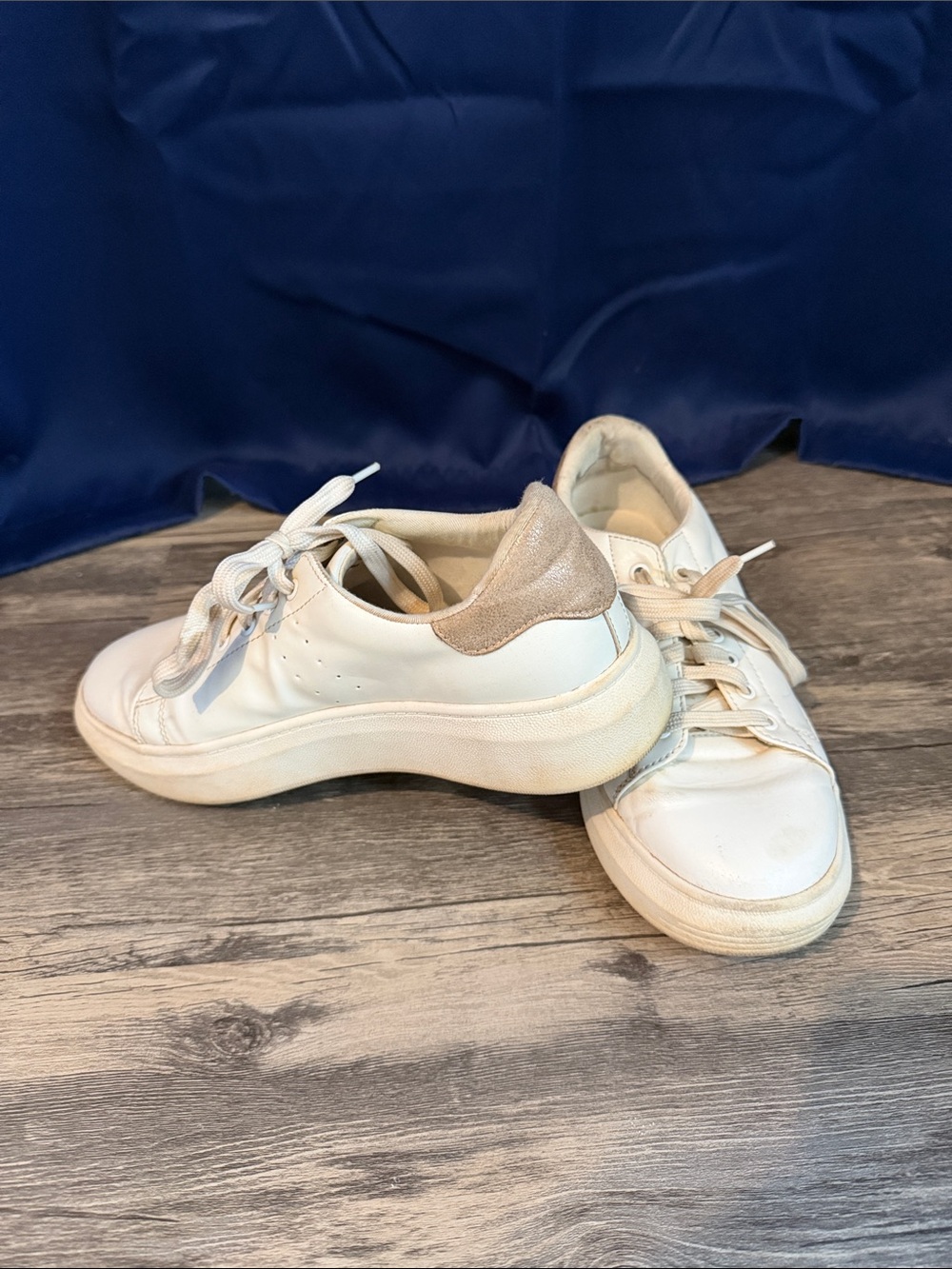 Women's White Low-Top Sneakers with Beige Heel Accent